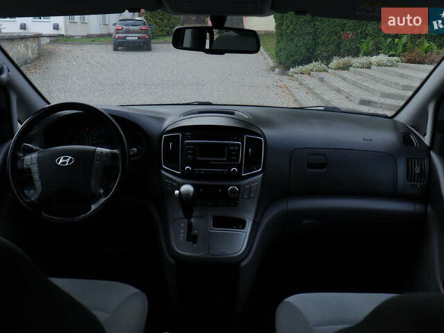 Черный Хендай H-1, объемом двигателя 2.5 л и пробегом 239 тыс. км за 17599 $, фото 130 на Automoto.ua