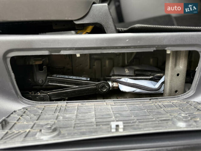 Черный Хендай H-1, объемом двигателя 2.5 л и пробегом 239 тыс. км за 17599 $, фото 89 на Automoto.ua