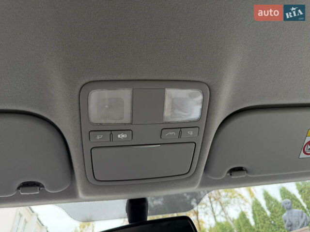 Черный Хендай H-1, объемом двигателя 2.5 л и пробегом 239 тыс. км за 17599 $, фото 120 на Automoto.ua