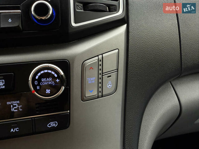 Черный Хендай H-1, объемом двигателя 2.5 л и пробегом 239 тыс. км за 17599 $, фото 116 на Automoto.ua