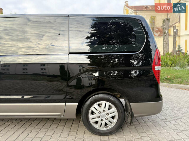 Черный Хендай H-1, объемом двигателя 2.5 л и пробегом 238 тыс. км за 17999 $, фото 54 на Automoto.ua