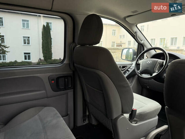 Черный Хендай H-1, объемом двигателя 2.5 л и пробегом 238 тыс. км за 17999 $, фото 110 на Automoto.ua