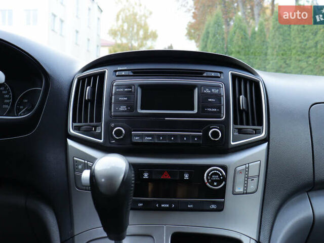 Черный Хендай H-1, объемом двигателя 2.5 л и пробегом 239 тыс. км за 17599 $, фото 138 на Automoto.ua