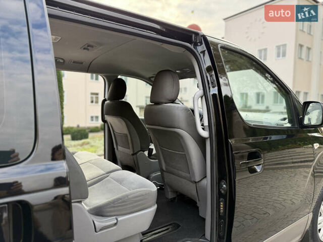 Черный Хендай H-1, объемом двигателя 2.5 л и пробегом 239 тыс. км за 17599 $, фото 63 на Automoto.ua