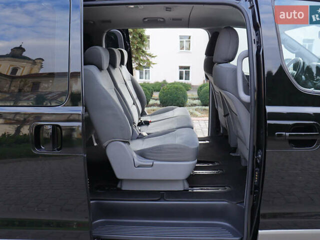 Черный Хендай H-1, объемом двигателя 2.5 л и пробегом 239 тыс. км за 17599 $, фото 134 на Automoto.ua