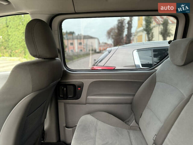 Черный Хендай H-1, объемом двигателя 2.5 л и пробегом 239 тыс. км за 17599 $, фото 106 на Automoto.ua