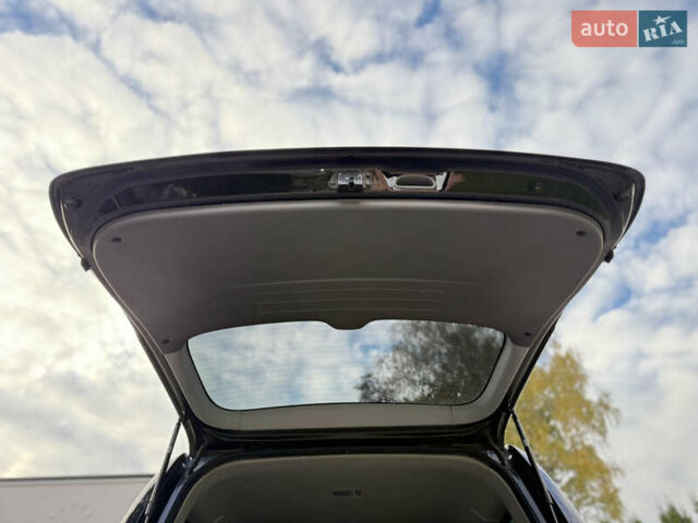 Черный Хендай H-1, объемом двигателя 2.5 л и пробегом 239 тыс. км за 17599 $, фото 48 на Automoto.ua