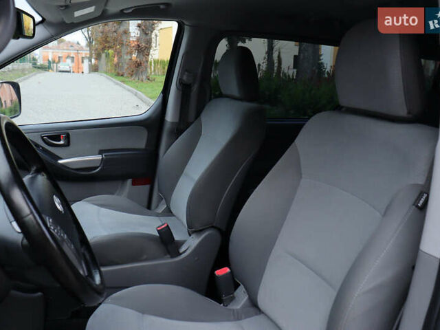 Черный Хендай H-1, объемом двигателя 2.5 л и пробегом 239 тыс. км за 17599 $, фото 125 на Automoto.ua