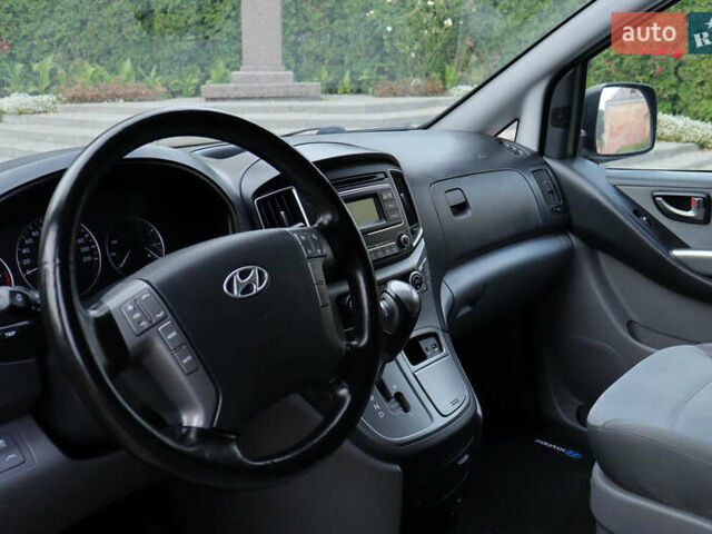 Черный Хендай H-1, объемом двигателя 2.5 л и пробегом 239 тыс. км за 17599 $, фото 129 на Automoto.ua