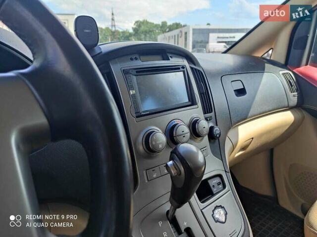 Коричневий Хендай H-1, об'ємом двигуна 2.5 л та пробігом 243 тис. км за 19000 $, фото 12 на Automoto.ua