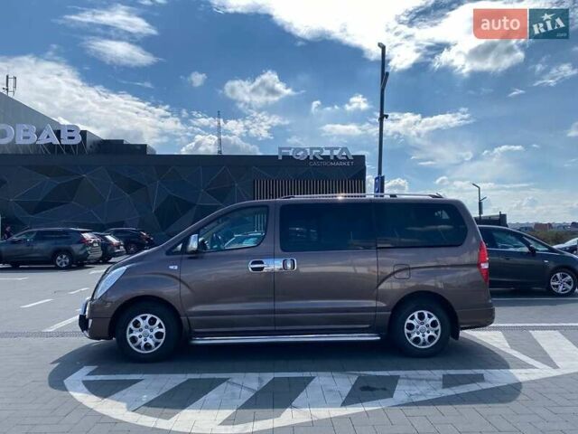 Коричневий Хендай H-1, об'ємом двигуна 2.5 л та пробігом 243 тис. км за 19000 $, фото 3 на Automoto.ua