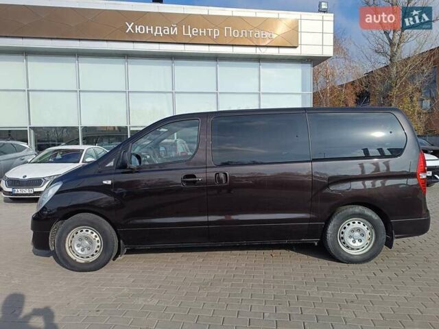 Коричневый Хендай H-1, объемом двигателя 2.5 л и пробегом 188 тыс. км за 17800 $, фото 4 на Automoto.ua