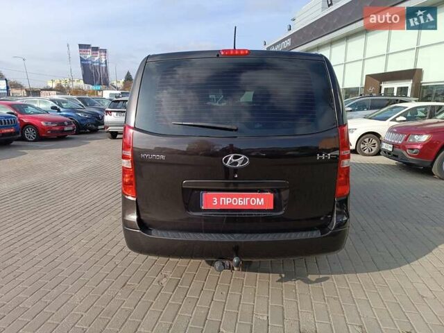 Коричневый Хендай H-1, объемом двигателя 2.5 л и пробегом 188 тыс. км за 17800 $, фото 6 на Automoto.ua