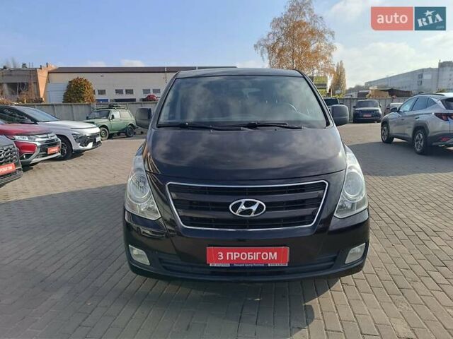 Коричневый Хендай H-1, объемом двигателя 2.5 л и пробегом 188 тыс. км за 17800 $, фото 2 на Automoto.ua