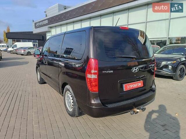 Коричневый Хендай H-1, объемом двигателя 2.5 л и пробегом 188 тыс. км за 17800 $, фото 5 на Automoto.ua