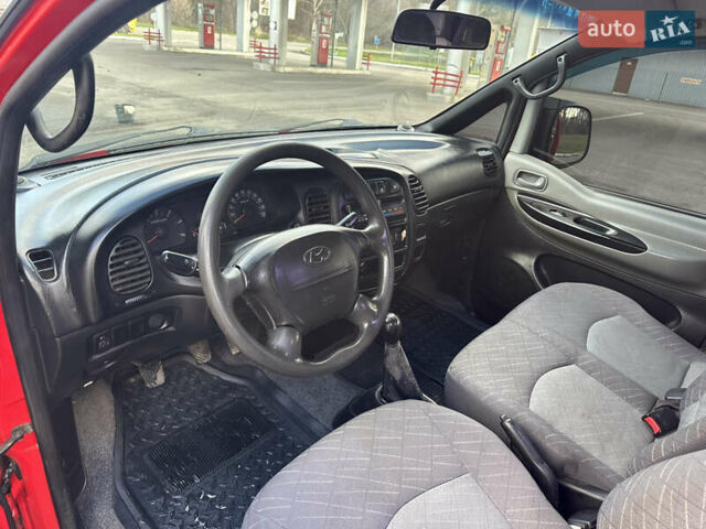 Червоний Хендай H-1, об'ємом двигуна 2.5 л та пробігом 370 тис. км за 5000 $, фото 15 на Automoto.ua