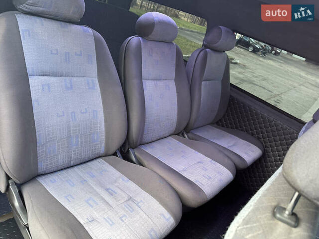 Червоний Хендай H-1, об'ємом двигуна 2.5 л та пробігом 370 тис. км за 5000 $, фото 12 на Automoto.ua