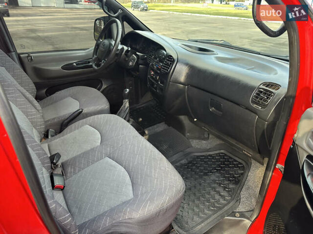 Червоний Хендай H-1, об'ємом двигуна 2.5 л та пробігом 370 тис. км за 5000 $, фото 16 на Automoto.ua