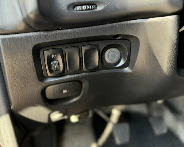 Красный Хендай H-1, объемом двигателя 2.5 л и пробегом 330 тыс. км за 7800 $, фото 13 на Automoto.ua