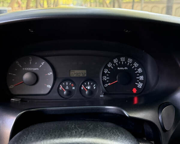 Красный Хендай H-1, объемом двигателя 2.5 л и пробегом 330 тыс. км за 7800 $, фото 27 на Automoto.ua