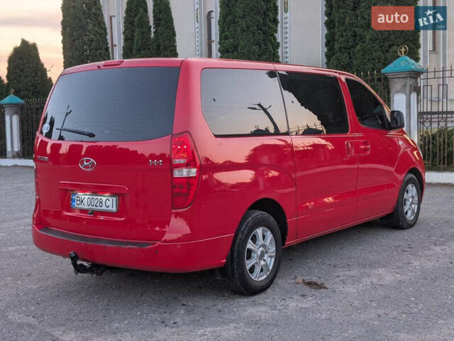 Красный Хендай H-1, объемом двигателя 2.5 л и пробегом 292 тыс. км за 14000 $, фото 10 на Automoto.ua
