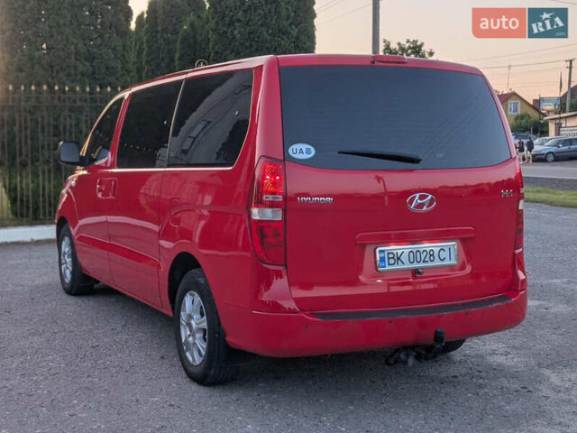 Красный Хендай H-1, объемом двигателя 2.5 л и пробегом 292 тыс. км за 14000 $, фото 8 на Automoto.ua