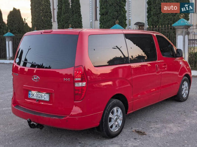 Красный Хендай H-1, объемом двигателя 2.5 л и пробегом 292 тыс. км за 14000 $, фото 11 на Automoto.ua