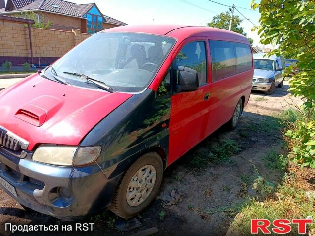 Красный Хендай H-1, объемом двигателя 2.5 л и пробегом 306 тыс. км за 3500 $, фото 2 на Automoto.ua