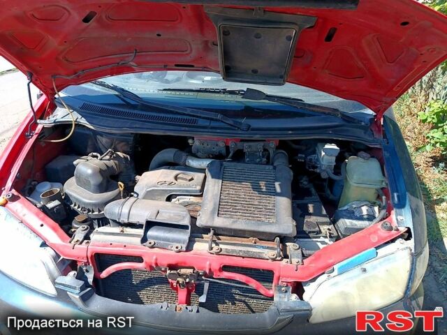 Красный Хендай H-1, объемом двигателя 2.5 л и пробегом 306 тыс. км за 3500 $, фото 1 на Automoto.ua