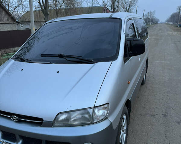 Хендай H-1, объемом двигателя 2.5 л и пробегом 294 тыс. км за 4000 $, фото 5 на Automoto.ua