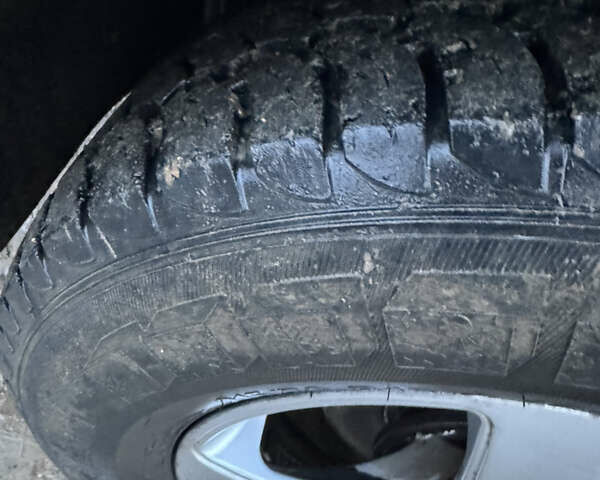 Хендай H-1, объемом двигателя 2.5 л и пробегом 294 тыс. км за 4000 $, фото 4 на Automoto.ua