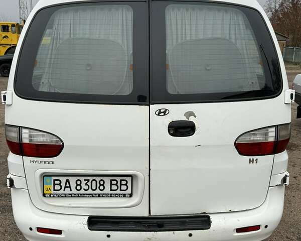 Хендай H-1, объемом двигателя 2.5 л и пробегом 307 тыс. км за 4500 $, фото 3 на Automoto.ua