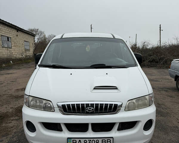 Хендай H-1, объемом двигателя 2.5 л и пробегом 307 тыс. км за 4500 $, фото 1 на Automoto.ua