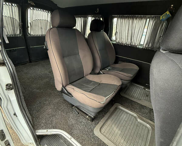 Хендай H-1, объемом двигателя 2.5 л и пробегом 307 тыс. км за 4500 $, фото 5 на Automoto.ua