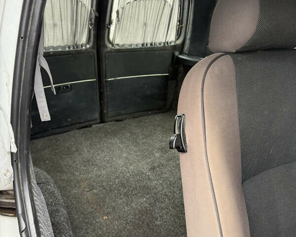 Хендай H-1, объемом двигателя 2.5 л и пробегом 307 тыс. км за 4500 $, фото 6 на Automoto.ua