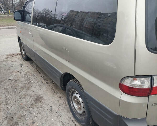 Хендай H-1, об'ємом двигуна 2.35 л та пробігом 320 тис. км за 6500 $, фото 6 на Automoto.ua