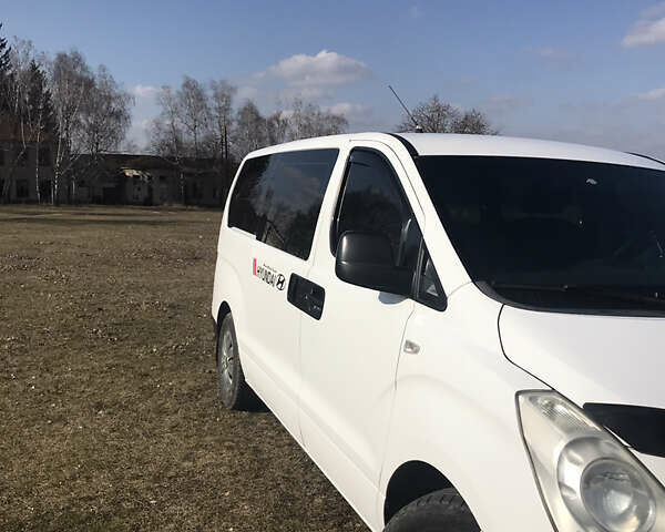 Хендай H-1, об'ємом двигуна 2.5 л та пробігом 305 тис. км за 9500 $, фото 2 на Automoto.ua