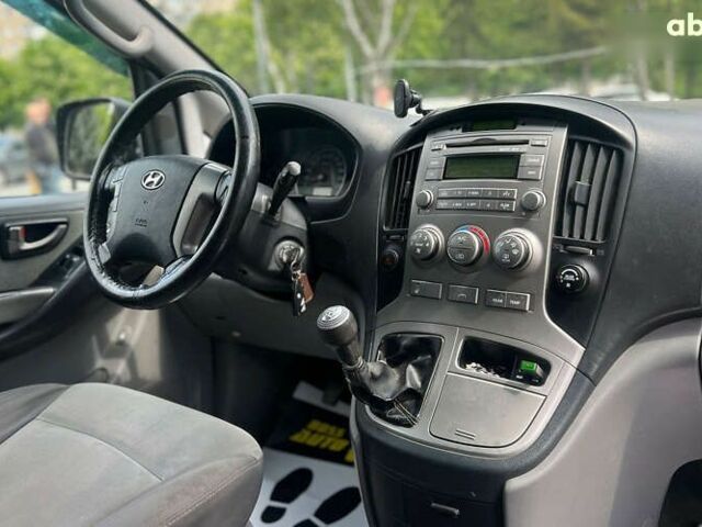 Хендай H-1, объемом двигателя 2.5 л и пробегом 300 тыс. км за 11450 $, фото 9 на Automoto.ua