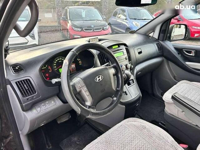 Хендай H-1, объемом двигателя 2.5 л и пробегом 268 тыс. км за 13300 $, фото 12 на Automoto.ua