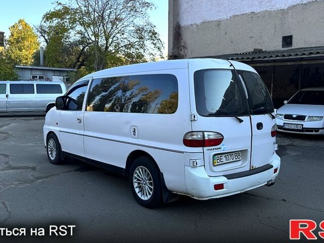 Хендай H-1, объемом двигателя 25 л и пробегом 300 тыс. км за 5800 $, фото 4 на Automoto.ua