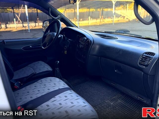 Хендай H-1, объемом двигателя 25 л и пробегом 300 тыс. км за 5800 $, фото 2 на Automoto.ua