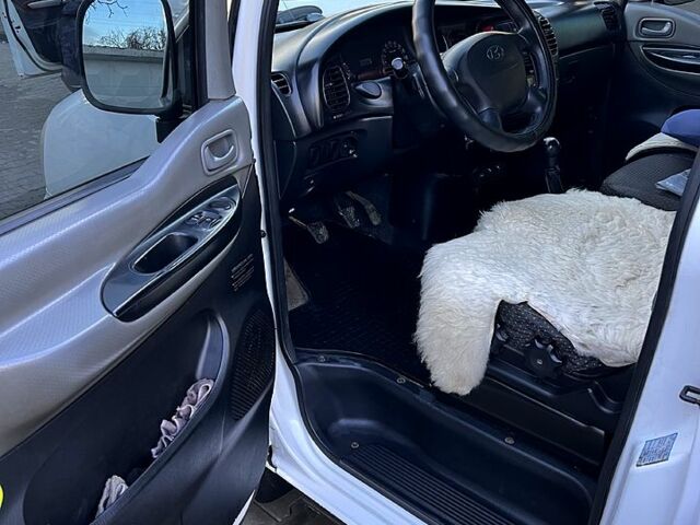 Хендай H-1, объемом двигателя 25 л и пробегом 250 тыс. км за 6500 $, фото 4 на Automoto.ua