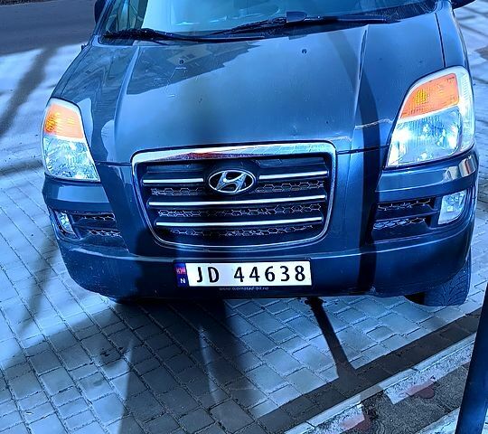 Хендай H-1, объемом двигателя 25 л и пробегом 200 тыс. км за 3750 $, фото 1 на Automoto.ua