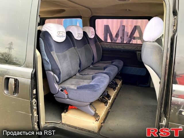 Хендай H-1, об'ємом двигуна 25 л та пробігом 247 тис. км за 10200 $, фото 5 на Automoto.ua
