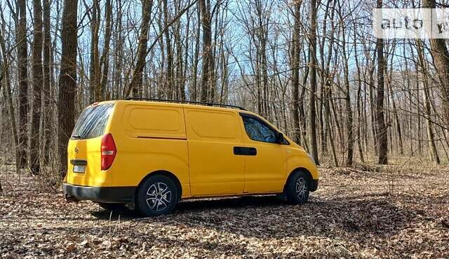 Жовтий Хендай H-1, об'ємом двигуна 2.5 л та пробігом 420 тис. км за 5000 $, фото 4 на Automoto.ua