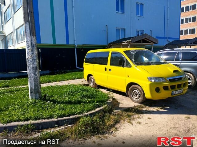 Желтый Хендай H-1, объемом двигателя 2.5 л и пробегом 362 тыс. км за 4100 $, фото 4 на Automoto.ua