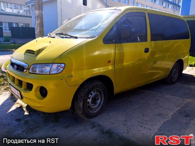 Желтый Хендай H-1, объемом двигателя 2.5 л и пробегом 362 тыс. км за 4100 $, фото 6 на Automoto.ua