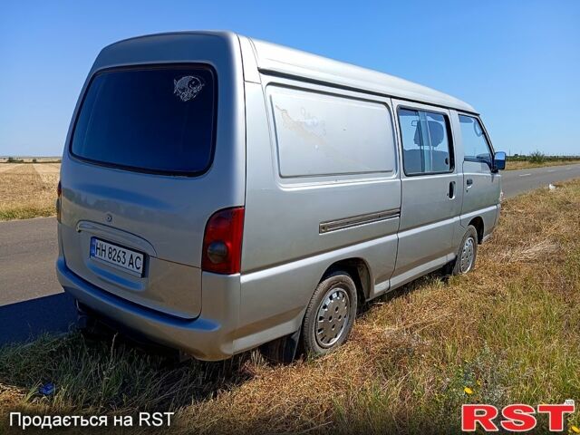 Сірий Хендай H-1, об'ємом двигуна 2.5 л та пробігом 300 тис. км за 3500 $, фото 2 на Automoto.ua