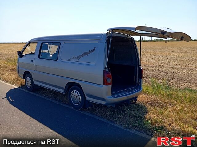 Сірий Хендай H-1, об'ємом двигуна 2.5 л та пробігом 300 тис. км за 3500 $, фото 7 на Automoto.ua