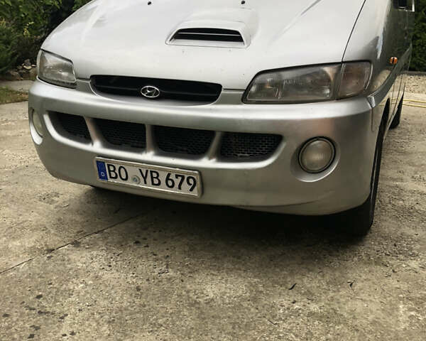 Серый Хендай H-1, объемом двигателя 2.5 л и пробегом 842 тыс. км за 2950 $, фото 2 на Automoto.ua